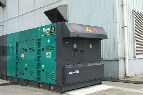 乌烈镇燃油滤清器的更换流程是怎样的？