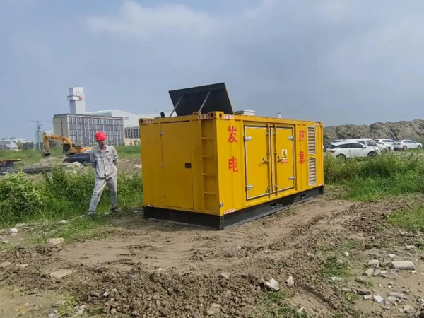 乌烈镇200KW柴油发电机机组每小时的油耗量受哪些因素影响？