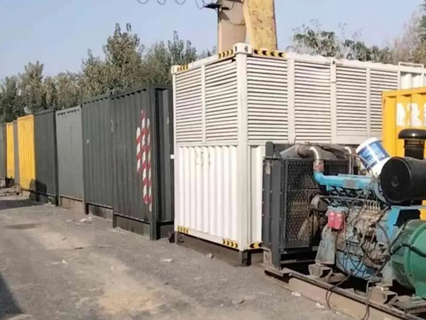 乌烈镇200KW柴油发电机机组每小时油耗是多少？