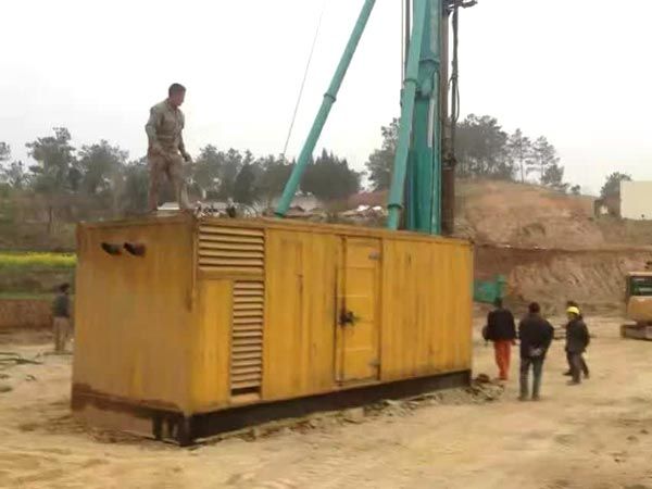 乌烈镇如何判断水冷式机油散热器密封件是否需要更换？